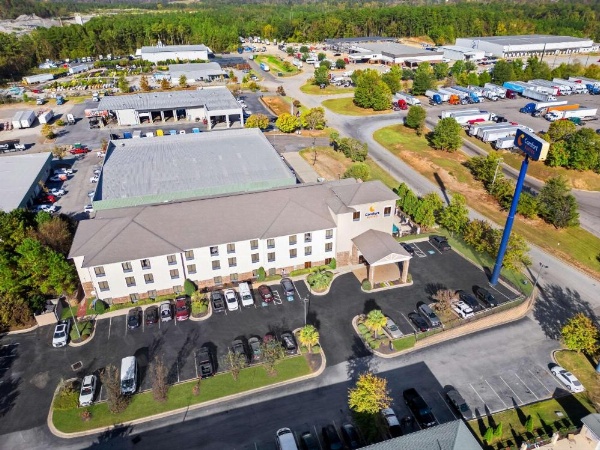 Comfort Suites Augusta image 12