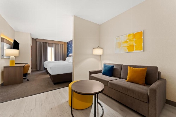 Comfort Suites Augusta image 13