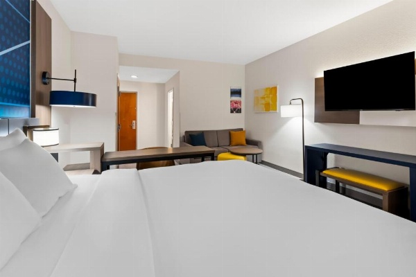 Comfort Suites Augusta image 15