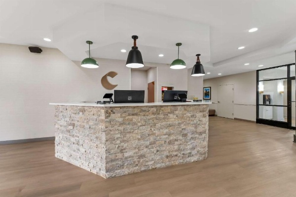 Comfort Suites Augusta image 16