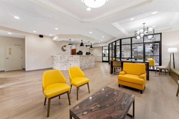 Comfort Suites Augusta image 18