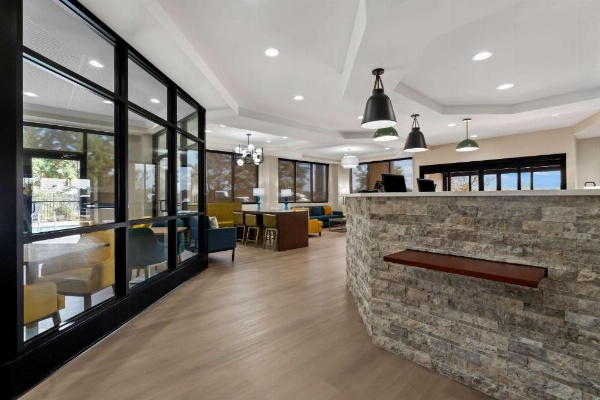 Comfort Suites Augusta image 20