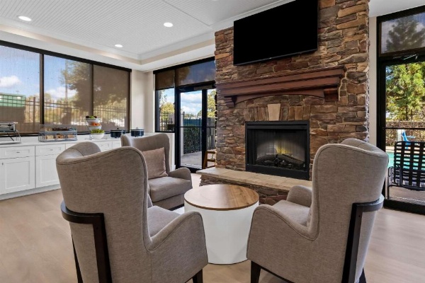 Comfort Suites Augusta image 24