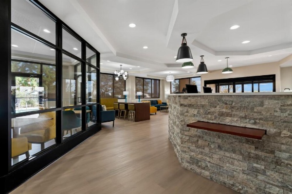 Comfort Suites Augusta image 25