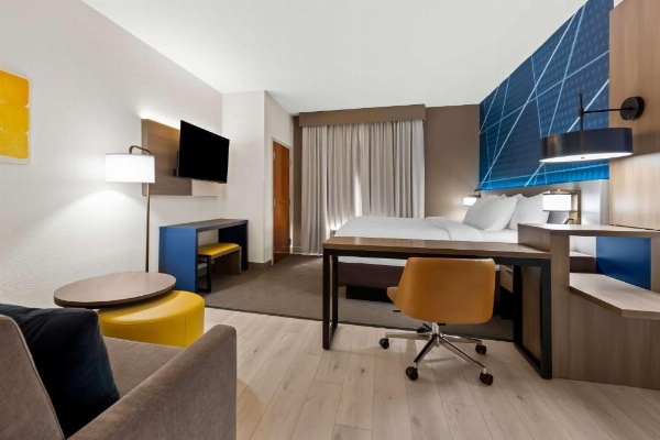 Comfort Suites Augusta image 30