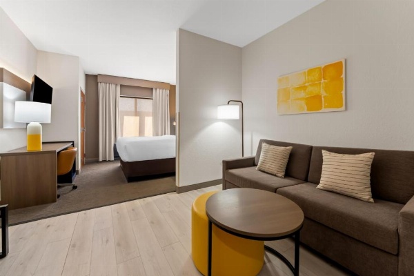 Comfort Suites Augusta image 9